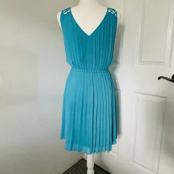 New Jessica Simpson Bluebird Blue Chiffon Pleated Dress Size 6 - Picture 3 of 8